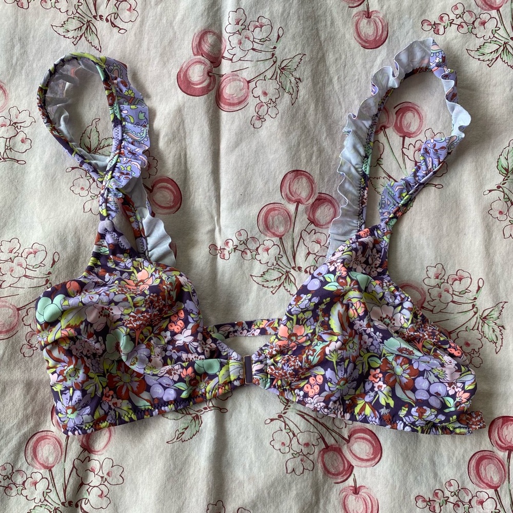 Victoria’s Secret bikini top. Brand new. Size M